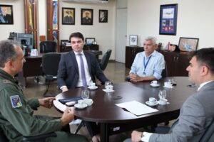Leia mais sobre o artigo Presidente da Câmara de Parnamirim visita a Base Aérea para estreitar laços