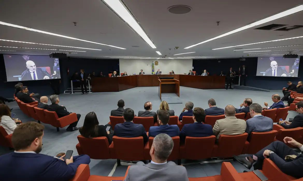 Leia mais sobre o artigo Por unanimidade, turma do STF torna Bolsonaro e mais 7 réus por golpe