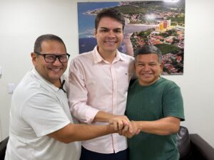 Leia mais sobre o artigo Suplente da vereadora Carol Pires abandona o barco e passa a fazer parte do grupo do vereador César Maia