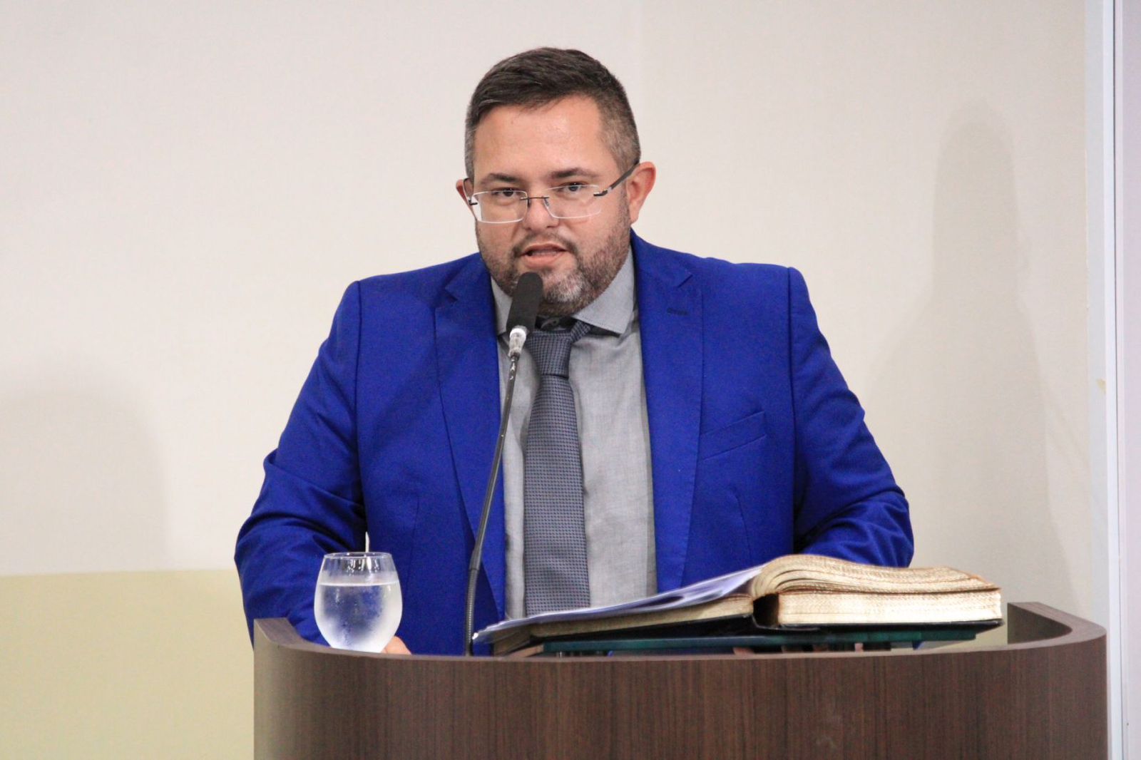 Leia mais sobre o artigo Emenda do vereador Jonas Godeiro garante R$ 200 mil para castração de animais em Parnamirim