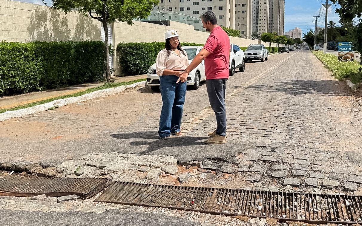No momento, você está visualizando Prefeitura de Parnamirim avança com serviços de manutenção na rua Adeodato José dos Reis